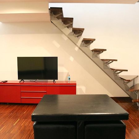 Cozy & Large Loft Famagosta Apartment Милано Екстериор снимка